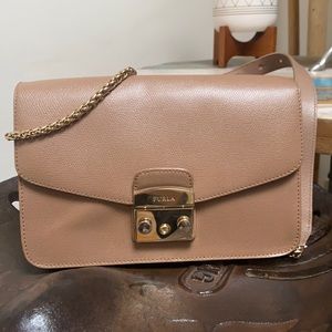 Furla shoulder bag.beige.